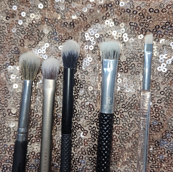 Makeup Brush Bundle - Picture 3 of 5